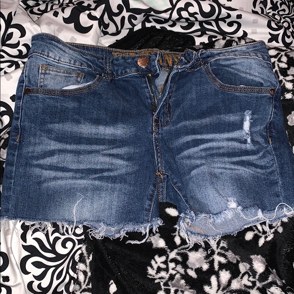 Woman VIP Jean Shorts - Picture 1 of 2